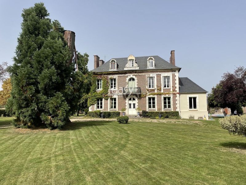 Place preserved in its original condition perfectly suitable for filming in FRANCE